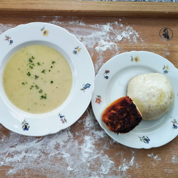 Badische Dampfnudeln mit Kartoffelsuppe