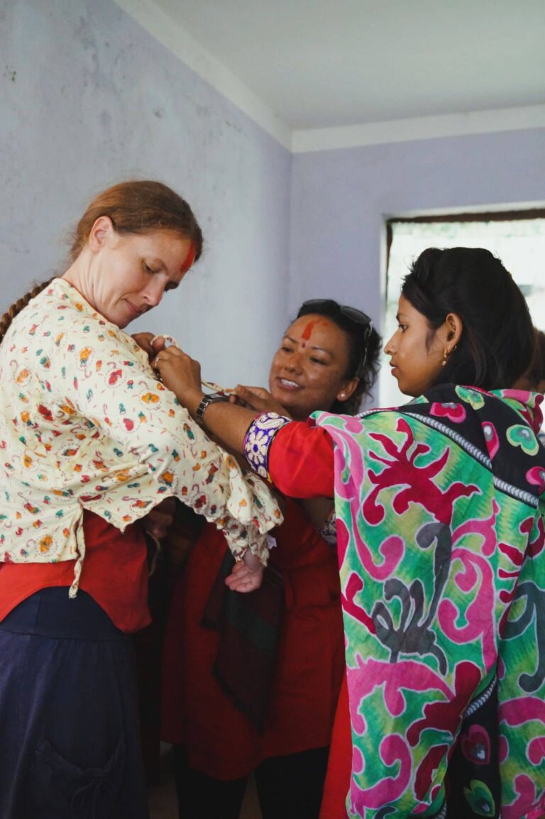 Katharina Kratochwill und Menuka Thapa